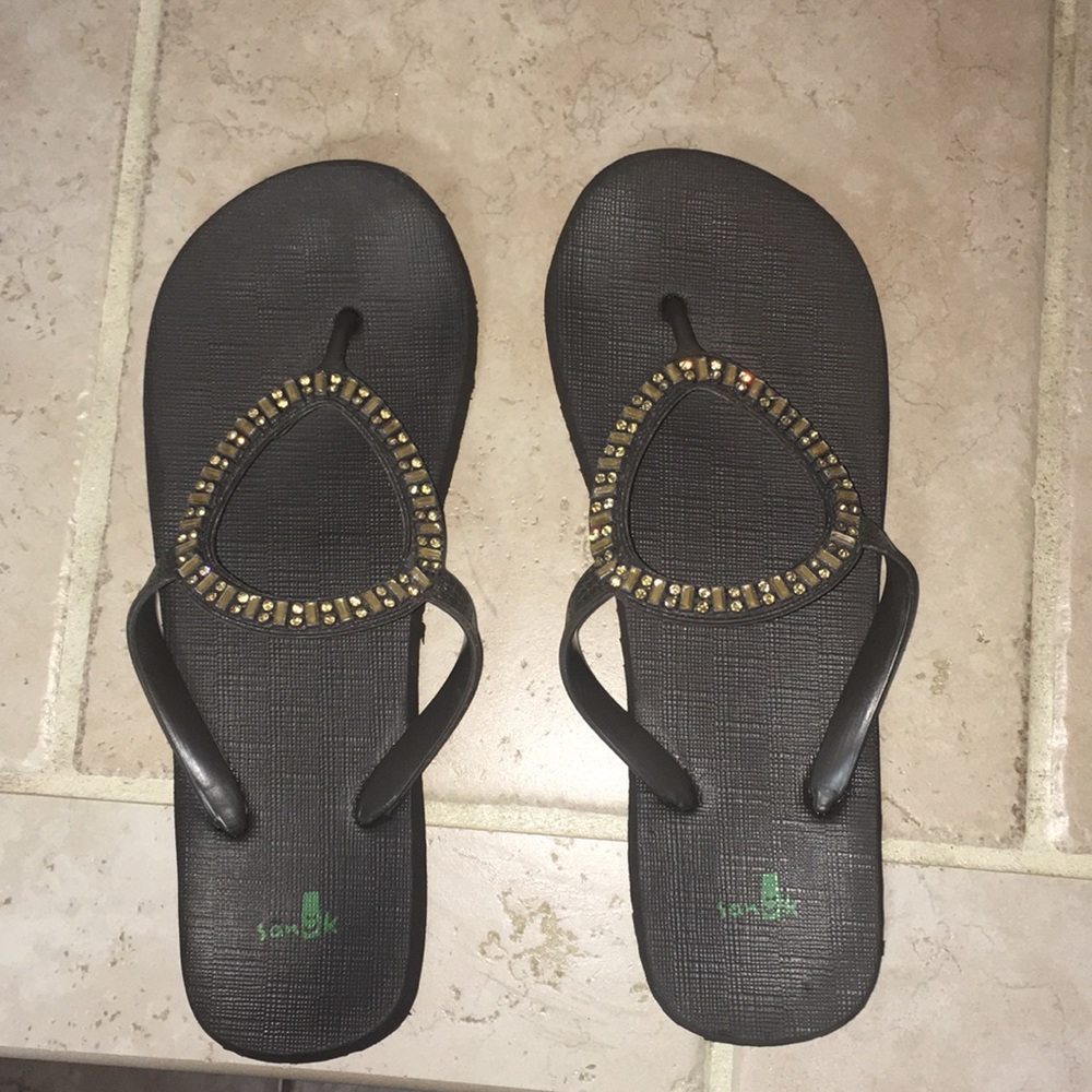 Sanuk Flip Flops